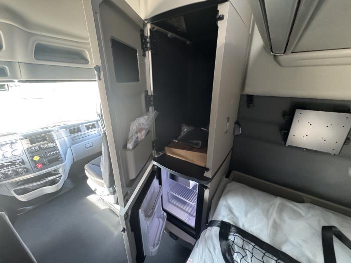 2026 Peterbilt 579-24