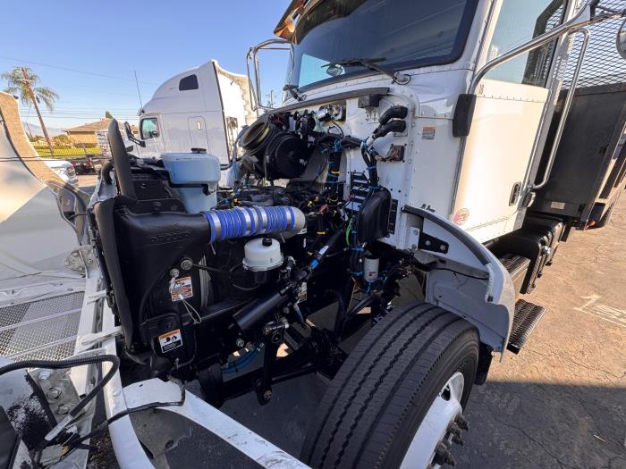 2020 Peterbilt 330-13