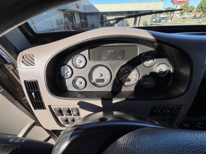 2020 Peterbilt 330-10