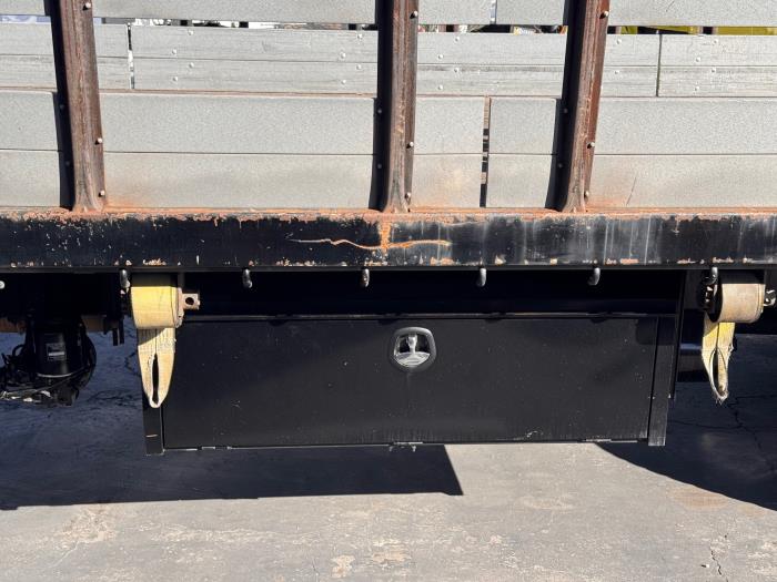 2020 Peterbilt 330-7