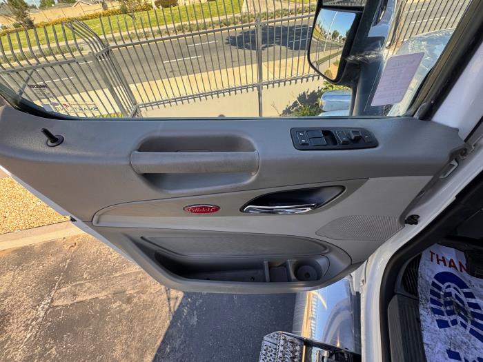 2019 Peterbilt 567-9