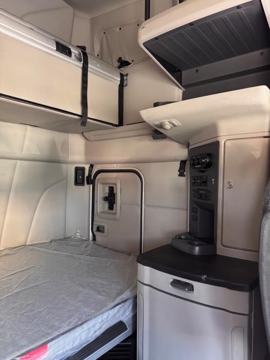 2022 Peterbilt 579-14