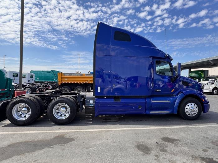 2022 Peterbilt 579-4