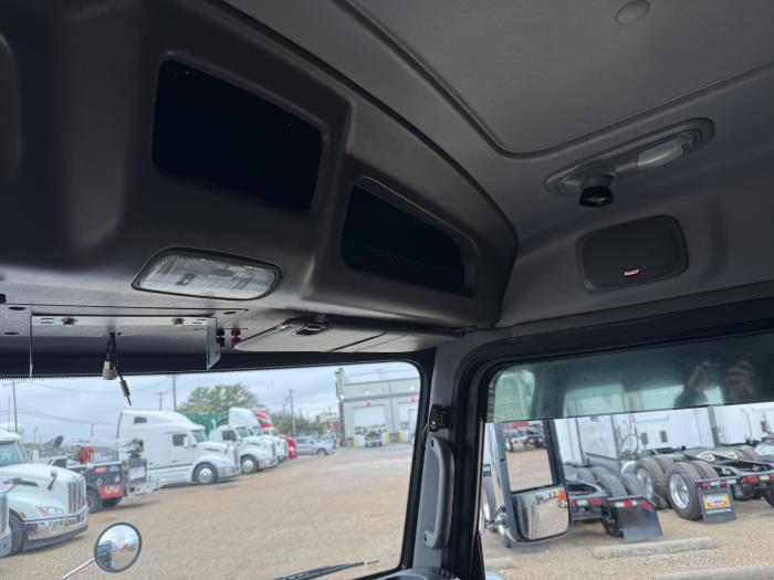 2022 Peterbilt 389-10