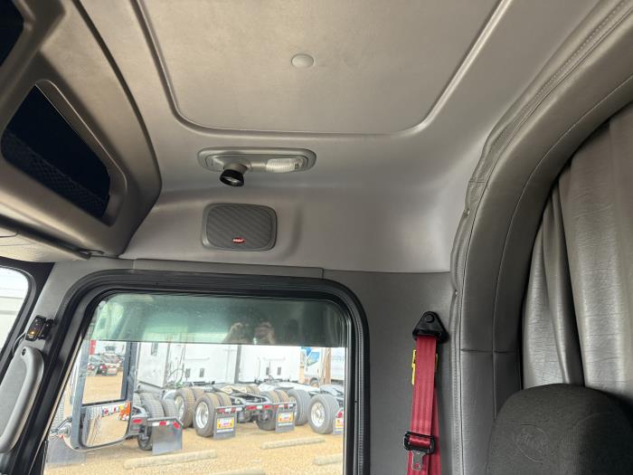 2022 Peterbilt 389-11