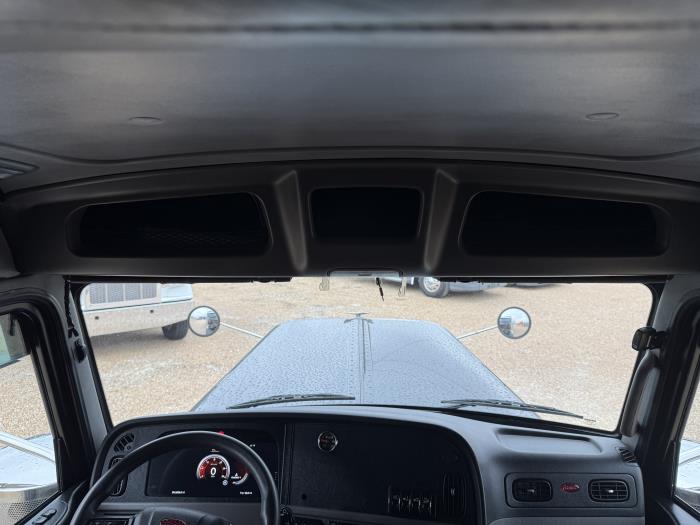 2022 Peterbilt 389-12