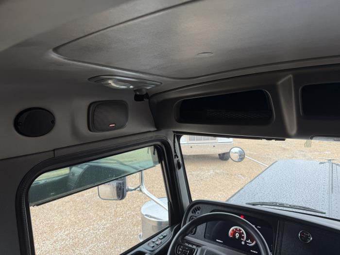 2022 Peterbilt 389-13