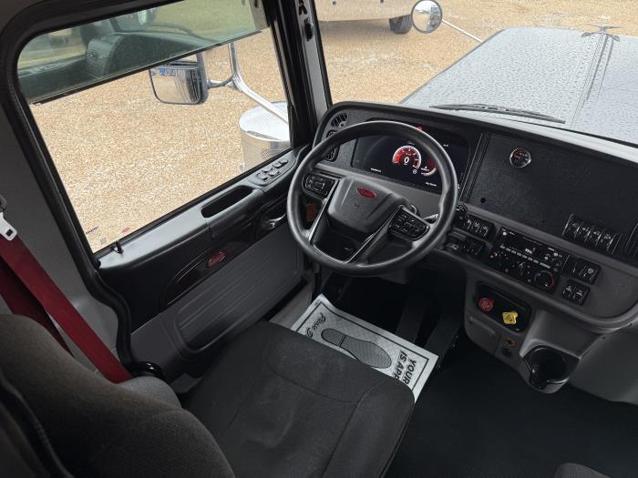 2022 Peterbilt 389-14
