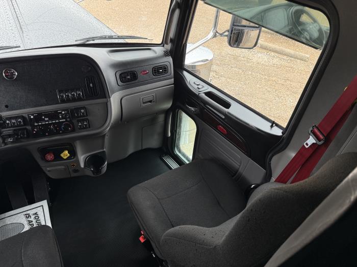 2022 Peterbilt 389-15