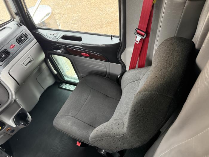 2022 Peterbilt 389-16