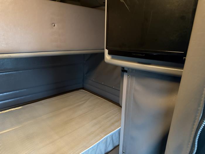 2022 Peterbilt 389-26