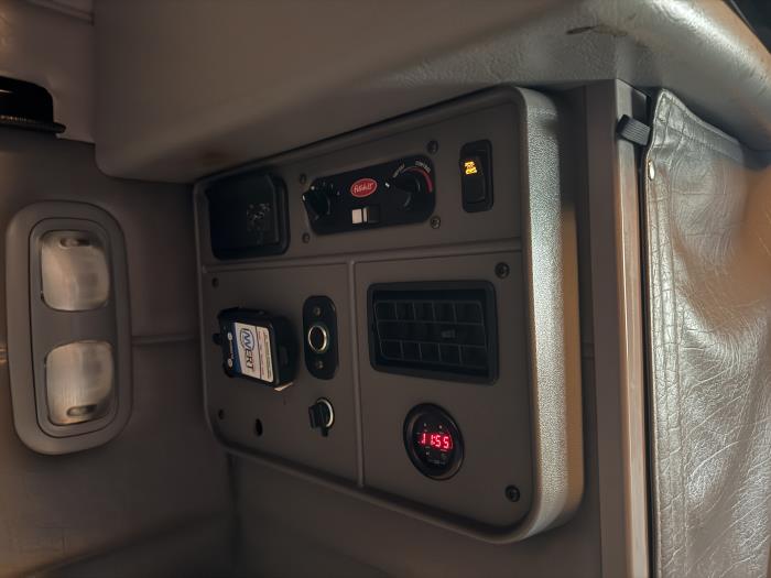 2022 Peterbilt 389-31