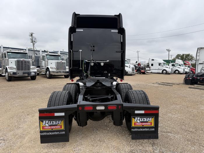 2022 Peterbilt 389-2