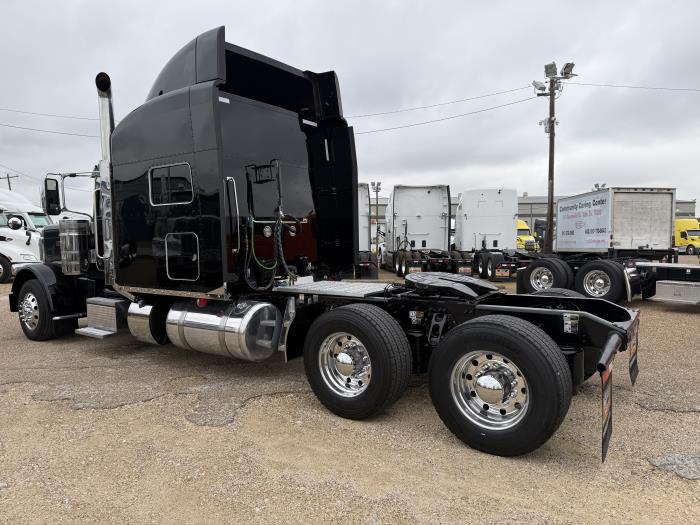 2022 Peterbilt 389-42