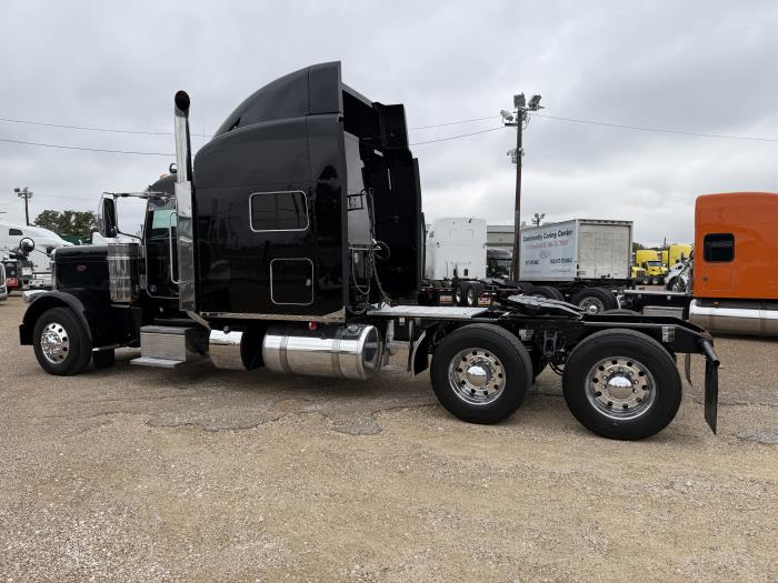 2022 Peterbilt 389-43
