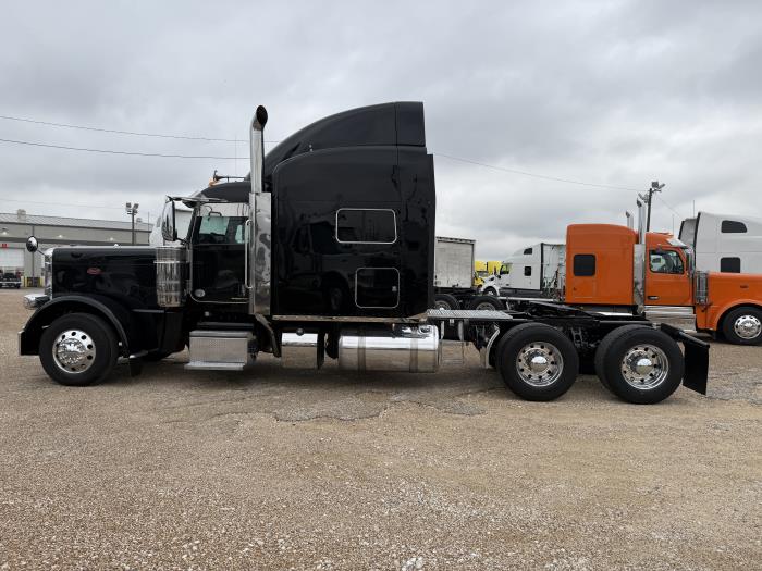 2022 Peterbilt 389-3