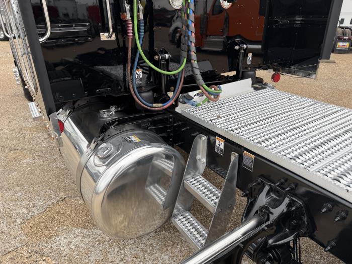 2022 Peterbilt 389-46