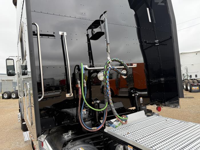 2022 Peterbilt 389-47