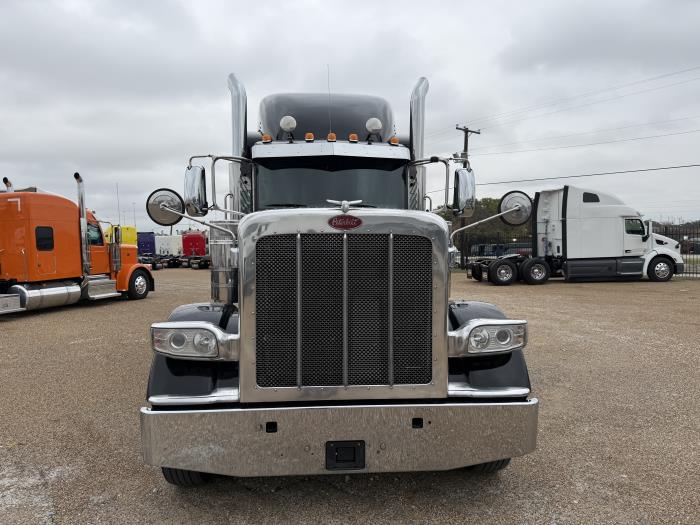 2022 Peterbilt 389-57