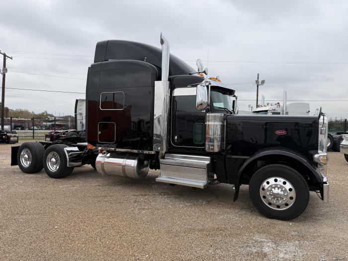 2022 Peterbilt 389-4