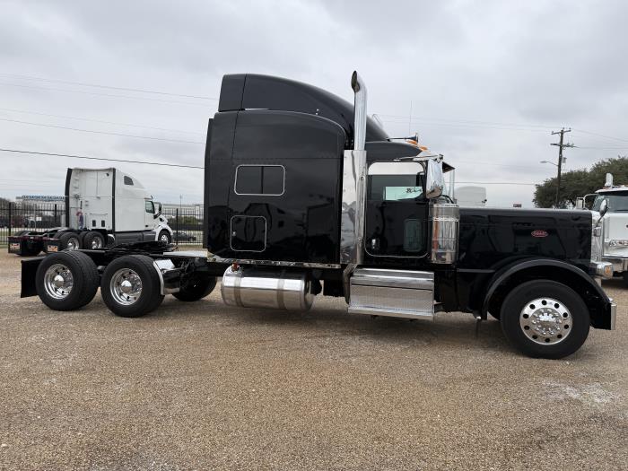 2022 Peterbilt 389-61