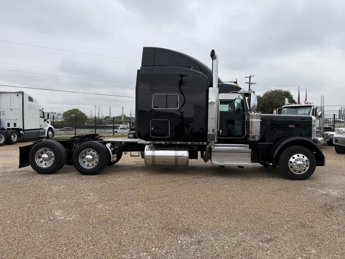 2022 Peterbilt 389-62