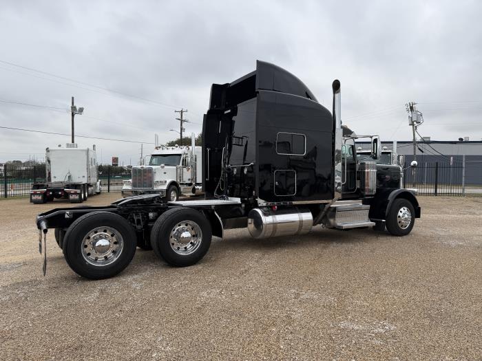 2022 Peterbilt 389-64