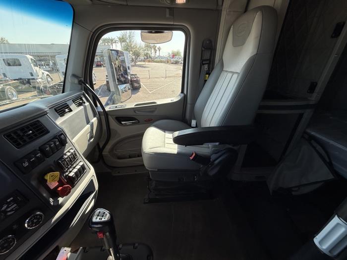 2021 Peterbilt 567-15