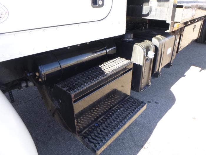 2020 Peterbilt 337-10