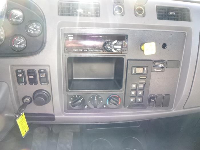 2020 Peterbilt 337-14