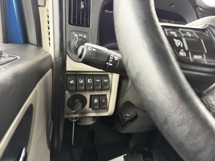 2023 Peterbilt 579-5