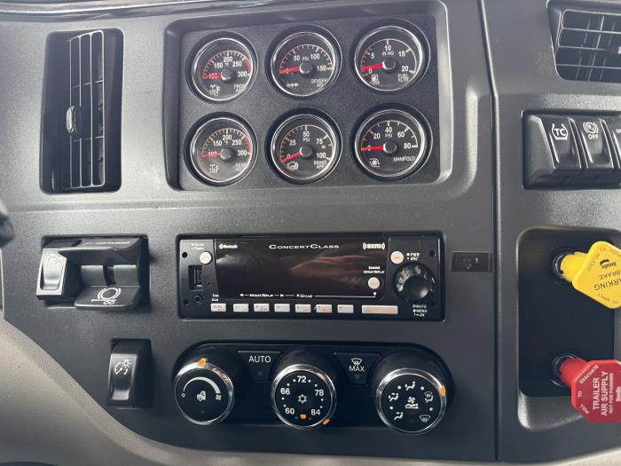 2023 Peterbilt 579-6