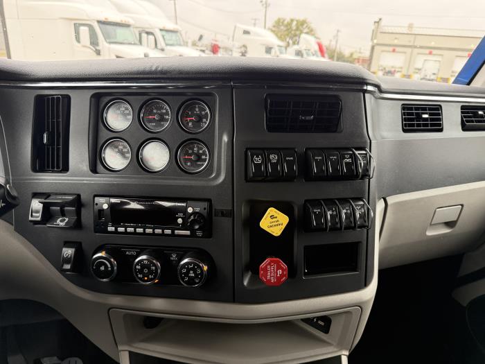 2023 Peterbilt 579-8