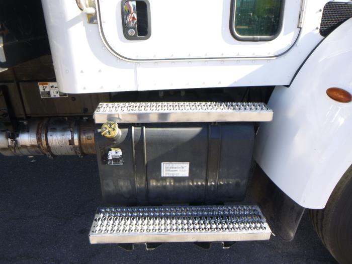 2020 Peterbilt 337-24