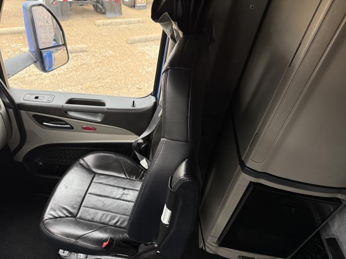 2023 Peterbilt 579-15