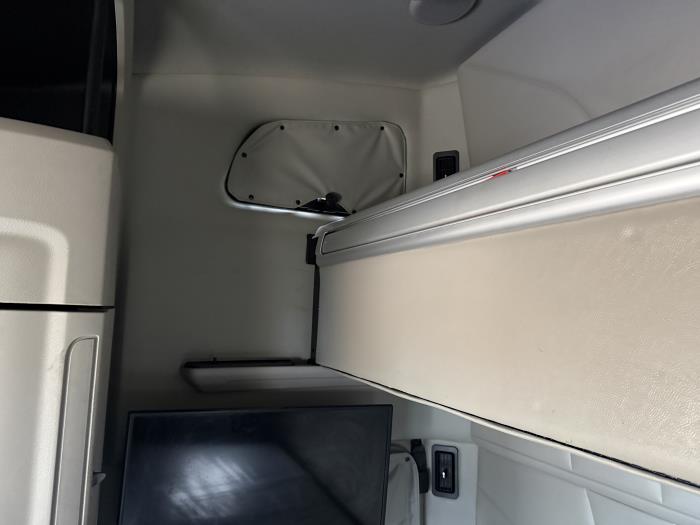 2023 Peterbilt 579-17