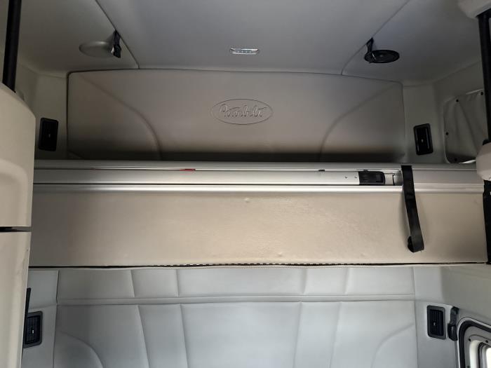 2023 Peterbilt 579-18