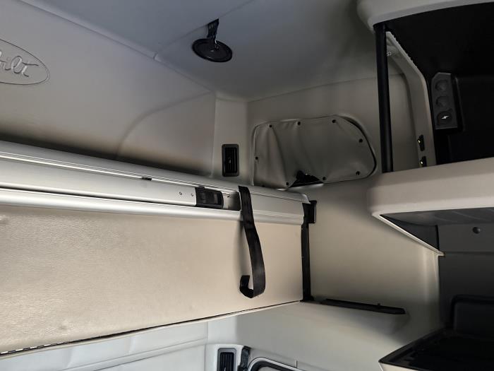 2023 Peterbilt 579-19