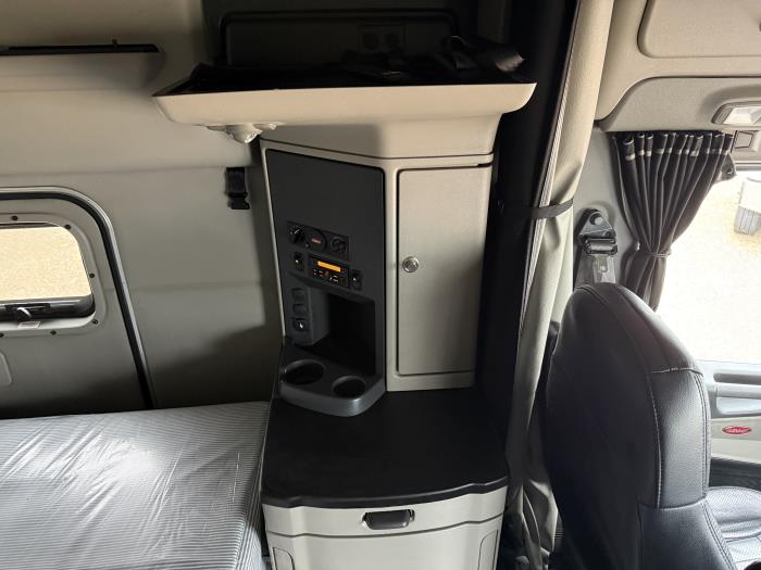 2023 Peterbilt 579-22