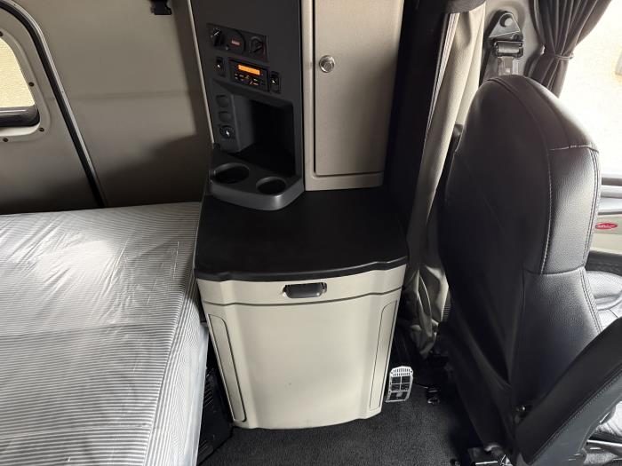 2023 Peterbilt 579-23