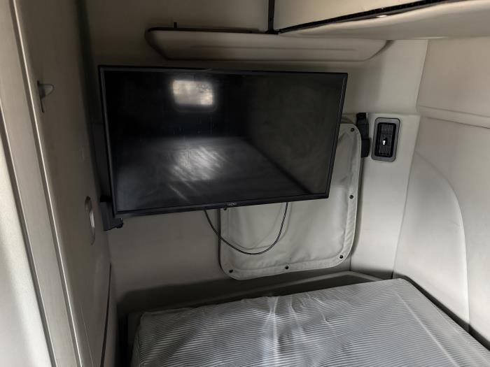 2023 Peterbilt 579-26