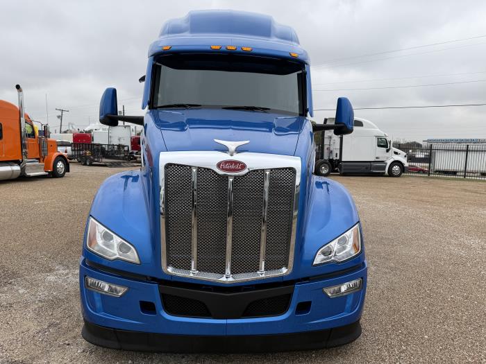 2023 Peterbilt 579-37
