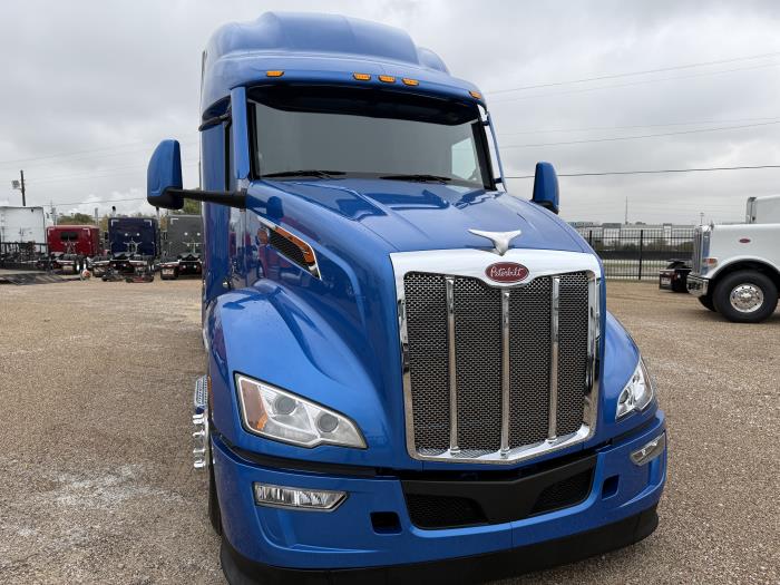 2023 Peterbilt 579-38