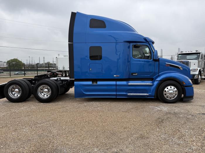 2023 Peterbilt 579-43
