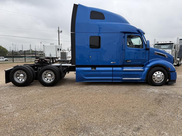 2023 Peterbilt 579-44