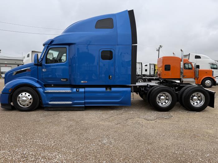 2023 Peterbilt 579-59