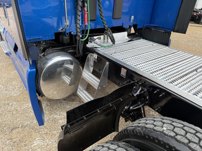 2023 Peterbilt 579-65