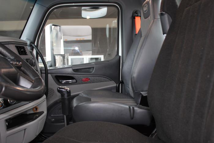 2015 Peterbilt 579-9