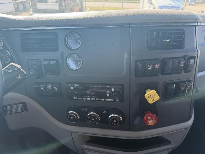 2022 Peterbilt 579-6