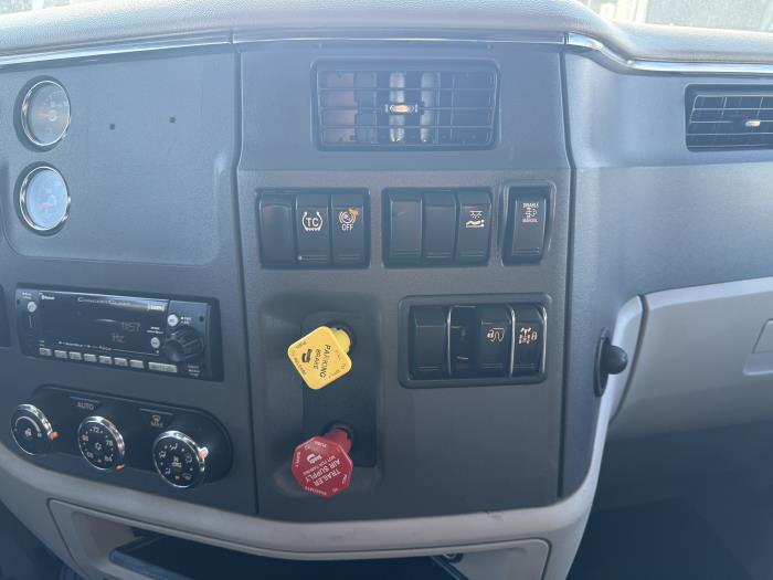 2022 Peterbilt 579-8